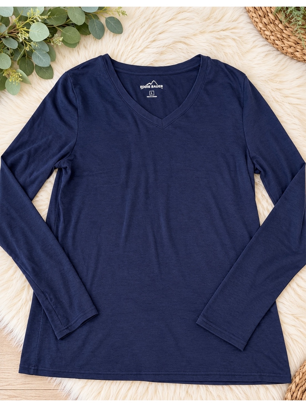 Eddie Bauer Women's Navy Blue Long Sleeve V-Neck T-Shirt Size Large